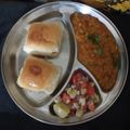 Dr. Pushpa Dixit का कुकस्नैप जब उन्होंने पाव भाजी (pav bhaji recipe in Hindi) बनाया था।