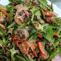 Cooksnap Norashida Sabari semasa beliau membuat Kerabu nangka sayur ulam dan kerang.