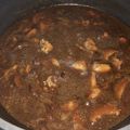 Cooksnap zaharah hushin semasa beliau membuat Ayam Lada Hitam & Mushroom.