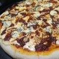 El cooksnap de Alicia Floranoff cuando hizo Pizza de cebollas caramelizadas, queso azul y nuez.