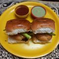 Diya Sawai का कुकस्नैप जब उन्होंने मुंबईया वडा पाव (mumbaiya vada pav recipe in Hindi) बनाया था।