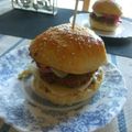Orsolya Molnárné Csizmadia Cooksnap-ja, amikor elkészítette a(z) Sajtos hamburger savanyított hagymával (Házi buci és húspogácsa) receptet.