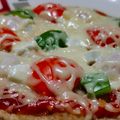 Pooja Dodiya's cooksnap of when they made ભાખરી પીઝા (Bhakhri Pizza Recipe In Gujarati).