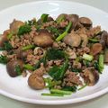รูป Cooksnap ของ Dear Jew เมื่อเขาทำ “ผัดเห็ดฟางหมูสับ”