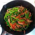 2只魚和1只兔 的 【厚生廚房】韭菜花炒肉絲 cooksnap
