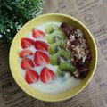Cooksnap dari dewialwie untuk resep •Pineapple Smoothies with Banana, Orange, Grape and Granola• by Dapur Itha