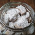Cooksnap dari Titis Listyowati untuk resep Putri salju keju...pruuull..lembut.simple