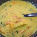 Cooksnap Intan Sofia semasa beliau membuat Udang Masak Lemak Cili Padi.