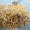 El cooksnap de Menci está cocinando cuando hizo Espaguetis con gulas y gambas.