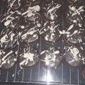 El cooksnap de Gise Kaufmanas cuando hizo Alfajores de chocolate bañados de chocolate blanco y negro.