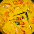 Cooksnap Grizzly Bear semasa beliau membuat Udang Galah Masak Lomak Cili Api.