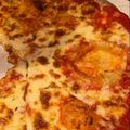 Cooksnap de MJ quando cozinhou Pizza Margarita.
