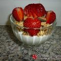 Cooksnap από ΛΟΥΚΡΗΤΙΑ44 στη συνταγή Επιδόρπιο γιαουρτιού με φράουλες και δημητριακά