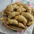 صورة من المطبخ العالمي من عالمي الخاص😋😌، شاركها بعد تجربة وصفة الكرواسون والباتية السهل