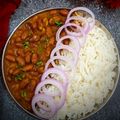 Madhvi Dwivedi का कुकस्नैप जब उन्होंने पंजाबी राजमा मसाला करी (Punjabi rajma masala curry recipe in hindi) बनाया था।