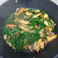 Williann Lam 的 韭菜花炒甜不辣豆干 cooksnap