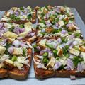 Karan Tripathi (Food Fanatic) का कुकस्नैप जब उन्होंने ब्रेड कैप्सिकम पिज़्ज़ा(Bread capsicum pizza recipe in Hindi) बनाया था।