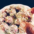Rafiqua Shama का कुकस्नैप जब उन्होंने फ्लोटिंग चाकलेेेट बाल्स इन कस्टर्ड (floating chocolate balls in custard recipe in hindi) बनाया था।