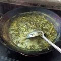 Cooksnap Linda Mat Nor semasa beliau membuat Sambal Tempoyak Daun Kayu.