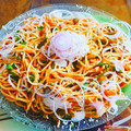 Veena Chopra का कुकस्नैप जब उन्होंने स्पाइसी चिल्ली नूडल्स (Spicy chilli noodles recipe in hindi) बनाया था।