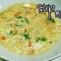 Cooksnap Hani Shaimi semasa beliau membuat Sup telur chinese style.