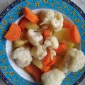 Cooksnap από Katerinaxan στη συνταγή Κουνουπίδι βραστό σαλάτα με καρότα και πατάτες βραστές