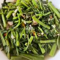 Cooksnap Cempaka Putih semasa beliau membuat Kangkung Goreng Belacan.