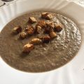 Ozsi Cooksnap-ja, amikor elkészítette a(z) Gombakrémleves fokhagymás krutonnal receptet.