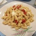 Cooksnap από nitsa στη συνταγή Ριγκατόνι ολικής με ντοματίνια και φέτα..🍝