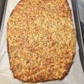 Cooksnap de Pedro Paulo Correia quando cozinhou Base de pizza de talos de couve-flor.