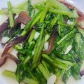 賴小孟 的 鈣質比牛奶多2倍的-小松菜炒木耳 cooksnap