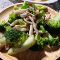 Chen CHEN 的 綠花椰菜炒鴻喜菇 cooksnap