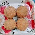 Saroj Arora का कुकस्नैप जब उन्होंने मावा सूजी लडडू (mawa sooji ladoo recipe in Hindi) बनाया था।