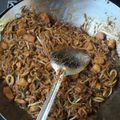 Cooksnap Nizam Yussop semasa beliau membuat Mee goreng.