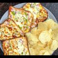 Deepika Arora का कुकस्नैप जब उन्होंने ब्रेड वेज पिज़्ज़ा (bread veg pizza recipe in hindi) बनाया था।