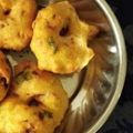 Sunita Jindal का कुकस्नैप जब उन्होंने उड़द दाल खड़ा मसाला वड़ा(UDAD DAL KHADA MASALA VADA RECIPE IN HINDI) बनाया था।