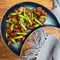 Cooksnap Cempaka Putih semasa beliau membuat Kacang Pendek & Pedal Stir-Fry.