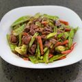 Cooksnap Sesimple Loralin semasa beliau membuat Kacang Buncis Tumis Hati.