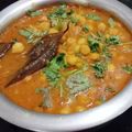 Madhu Jain का कुकस्नैप जब उन्होंने मसाला आलू छोले (masala aloo chole recipe in Hindi) बनाया था।