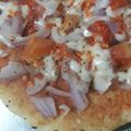 Neha mishra का कुकस्नैप जब उन्होंने होम मेड पिज़्ज़ा (homemade pizza recipe in Hindi) बनाया था।