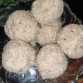 Bhuvi का कुकस्नैप जब उन्होंने तिल गुड़ के लड्डू (Til-Gud Ladoo recipe in Hindi) बनाया था।