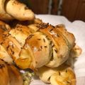 Járosi Nóra Cooksnap-ja, amikor elkészítette a(z) Omlós sajtkrémes, sajttal töltött szezámmagos kiflik 🐷🐷🎊🎉 receptet.