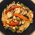 Cooksnap από Stefania Zoubouli στη συνταγή Noodles με κοτόπουλο, λαχανικά και γλυκόξινη σάλτσα