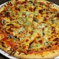 Priya Chakraboprty का कुकस्नैप जब उन्होंने वेज पिज़्ज़ा (Veg Pizza recipe in Hindi) बनाया था।