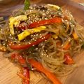 Cooksnap Kanaaneko semasa beliau membuat Japchae (Sohun Goreng Ala Korea).