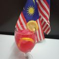 Cooksnap Dunia Hanya Sementara Fy semasa beliau membuat Sparkling Strawberry Lemonade.