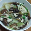 รูป Cooksnap ของ Watcharin Yodarlai เมื่อเขาทำ กะหล่ำปลีต้มเห็ดหอมสด #กินผักรักสุขภาพ5