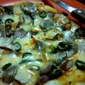 Cooksnap dari Hes Hidayat untuk resep Cheesy Sausage Pizza