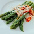 Cooksnap dari Akari Papa untuk resep Asparagus Rebus Tabur Bawang Putih Tumis dan Keju Parmesan