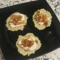El cooksnap de Nacho Álvarez cuando hizo Canapés crujientes de queso parmesano con hummus y chutney de cebolla caramelizada.